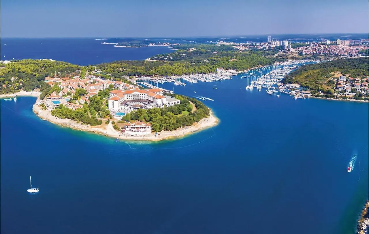 Awesome Apartment In Pula With Wifi 0*,